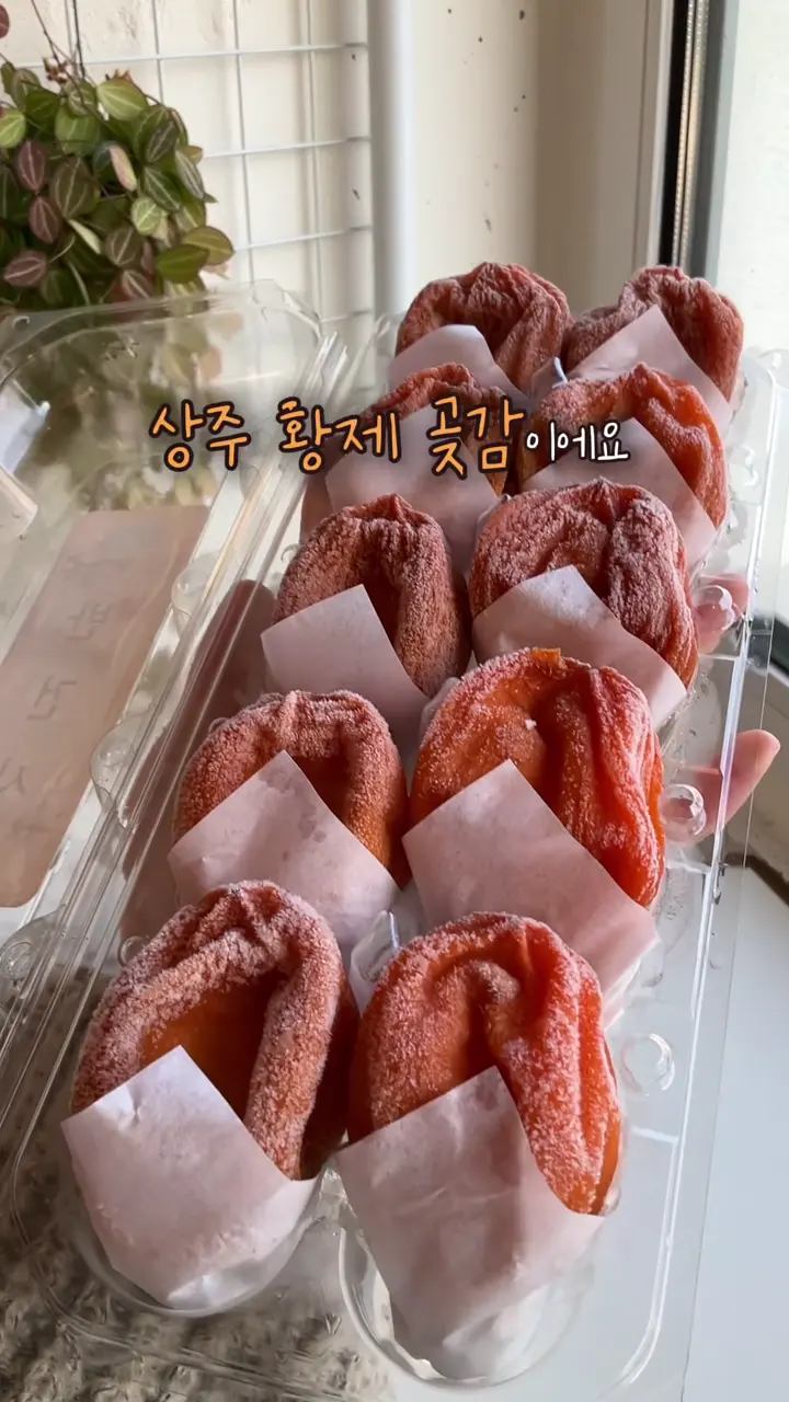 명절 선물 세트 언박싱 숏폼 한 장면